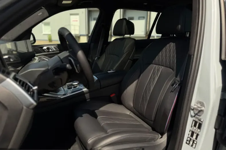 BMW X7 (Seria X) din 2023 cu 19.980 km - oferta BMW223546 - foto 26