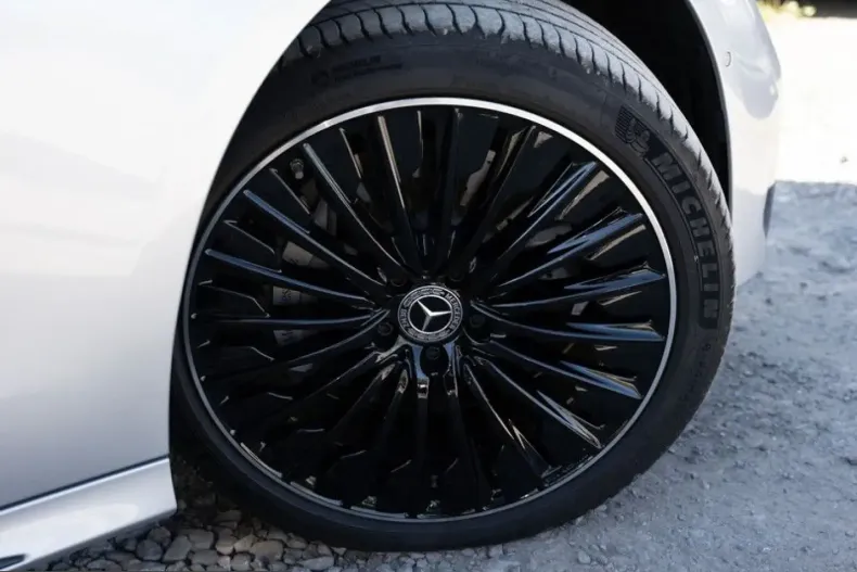 Mercedes-Benz E 300 (Clasa E) din 2025 cu 7.680 km - oferta MER223547 - foto 5