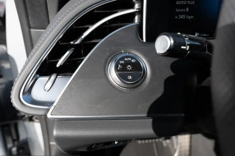 Mercedes-Benz E 300 (Clasa E) din 2025 cu 7.680 km - oferta MER223547 - foto 17