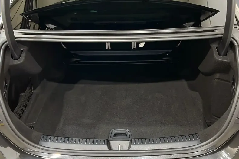Mercedes-Benz E 220 (Clasa E) din 2025 cu 7.817 km - oferta MER223570 - foto 7