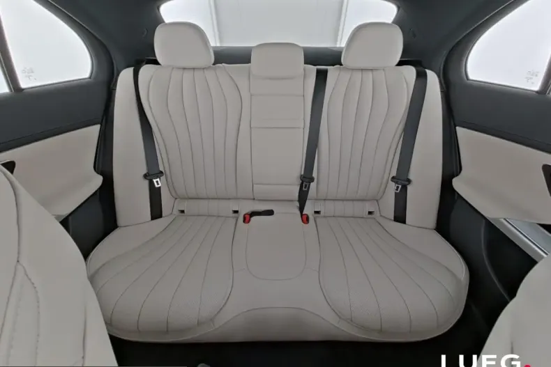 Mercedes-Benz E 220 (Clasa E) din 2025 cu 11.746 km - oferta MER223572 - foto 6