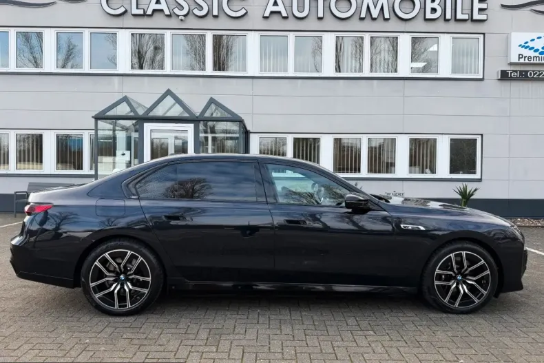 BMW i7 (Seria 7) din 2023 cu 16.528 km - oferta BMW223582 - foto 3