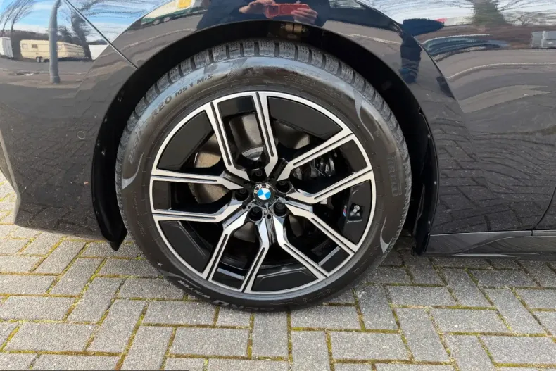 BMW i7 (Seria 7) din 2023 cu 16.528 km - oferta BMW223582 - foto 9