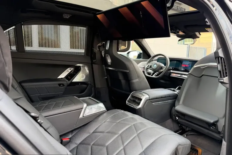 BMW i7 (Seria 7) din 2023 cu 16.528 km - oferta BMW223582 - foto 11