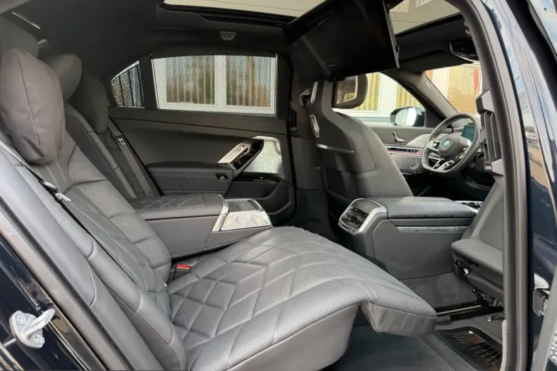 BMW i7 (Seria 7) din 2023 cu 16.528 km - oferta BMW223582 - foto 22