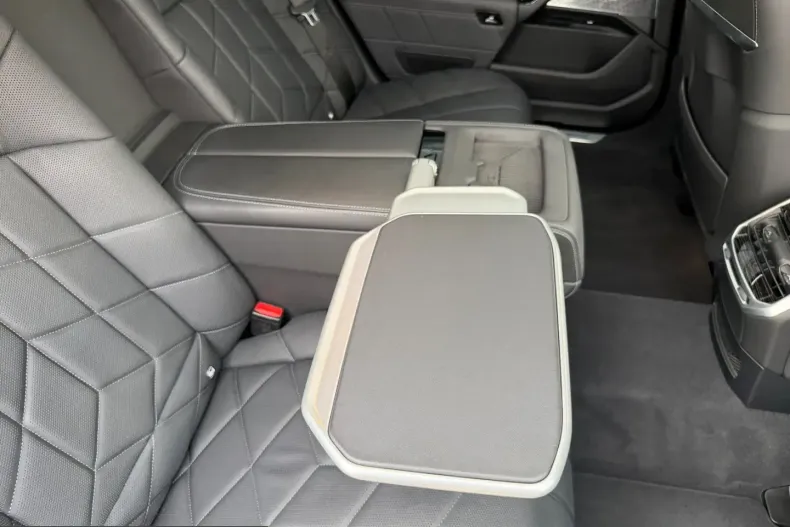 BMW i7 (Seria 7) din 2025 cu 50.989 km - oferta BMW223609 - foto 24