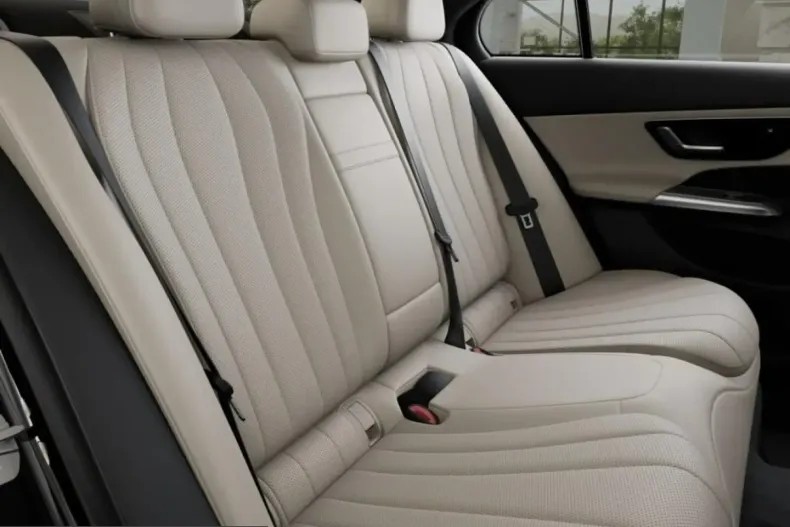 Mercedes-Benz E 200 (Clasa E) din 2025 cu 8.900 km - oferta MER223617 - foto 10