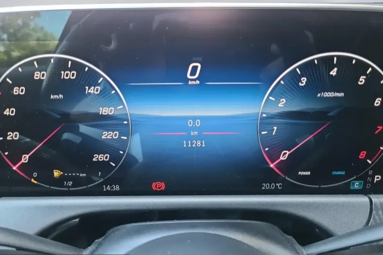 Mercedes-Benz E 200 (Clasa E) din 2025 cu 11.277 km - oferta MER223625 - foto 10