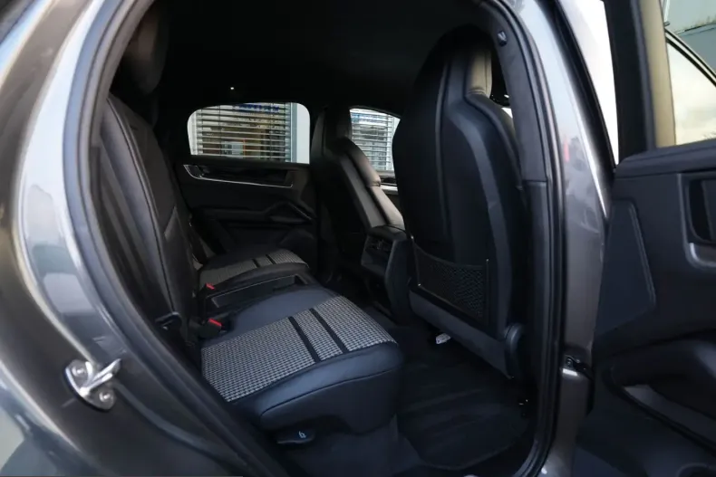 Porsche Cayenne din 2024 cu 8.500 km - oferta POR223644 - foto 41