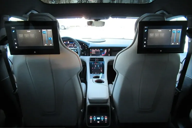 Porsche Taycan din 2024 cu 5.000 km - oferta POR223660 - foto 15