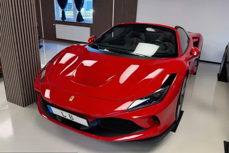 Ferrari F8 din 2021 cu 4.000 km - oferta FER223671 - foto 1