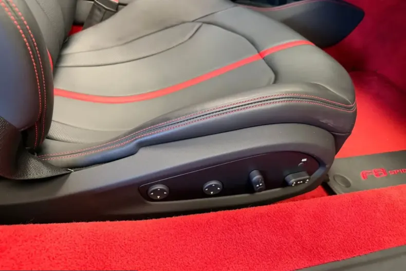Ferrari F8 din 2021 cu 4.000 km - oferta FER223671 - foto 6
