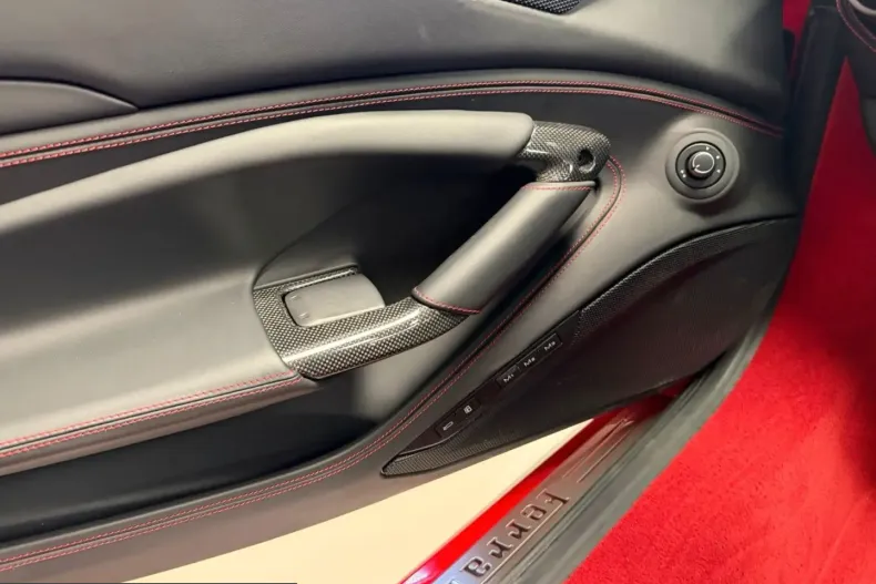 Ferrari F8 din 2021 cu 4.000 km - oferta FER223671 - foto 7
