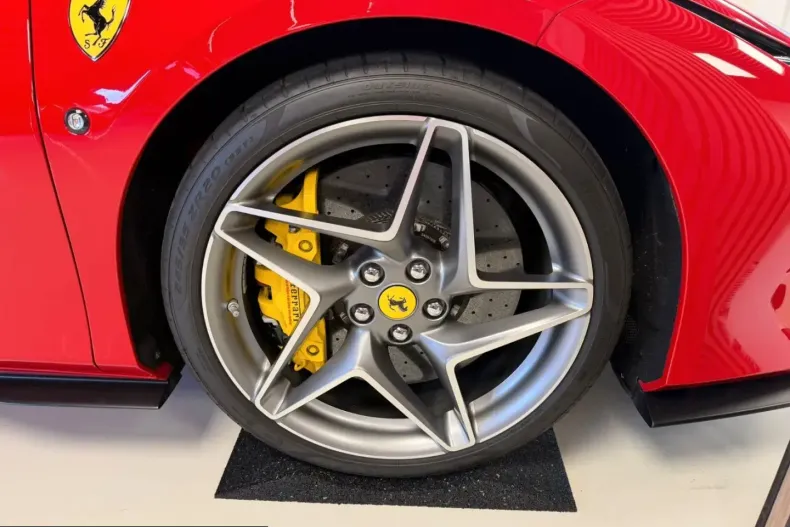 Ferrari F8 din 2021 cu 4.000 km - oferta FER223671 - foto 9