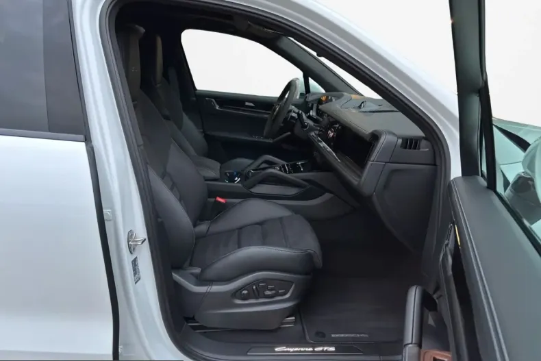 Porsche Cayenne din 2025 cu 5.500 km - oferta POR223678 - foto 16