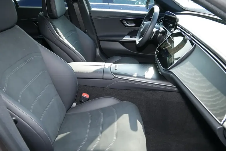 Mercedes-Benz E 220 (Clasa E) din 2024 cu 5.597 km - oferta MER223709 - foto 5