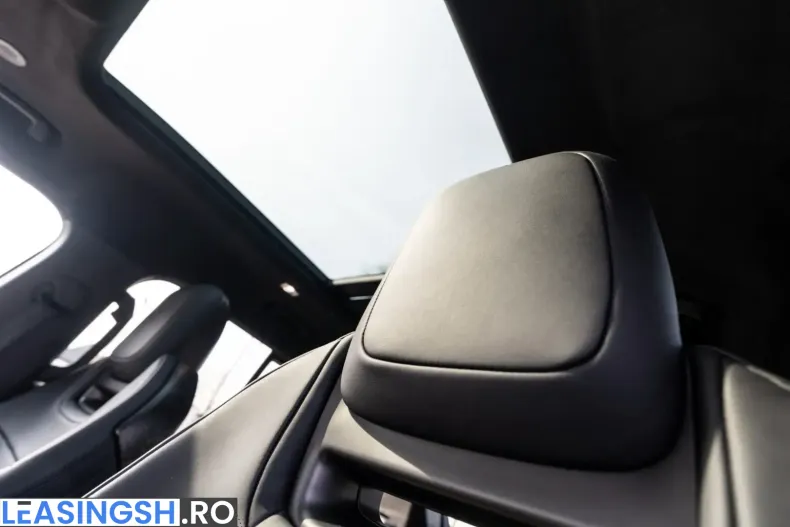 Land Rover Defender din 2025 cu 9.500 km - oferta LAN223710 - foto 13
