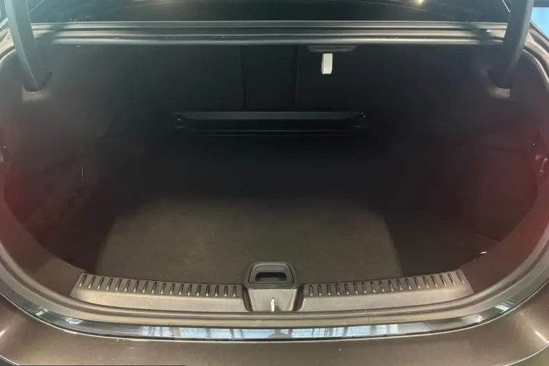 Mercedes-Benz E 200 (Clasa E) din 2025 cu 7.503 km - oferta MER223713 - foto 8