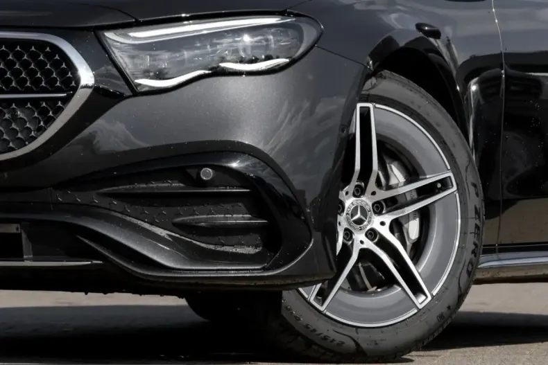Mercedes-Benz E 200 (Clasa E) din 2025 cu 8.529 km - oferta MER223724 - foto 5