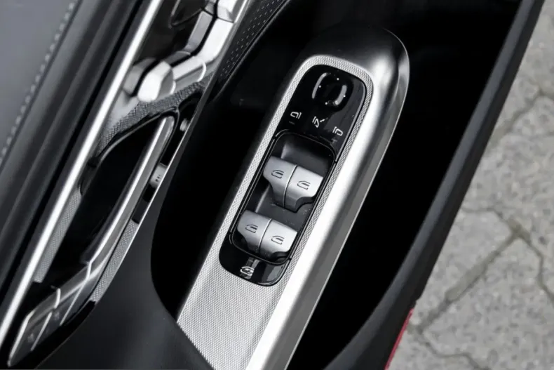 Mercedes-Benz E 200 (Clasa E) din 2025 cu 8.529 km - oferta MER223724 - foto 13