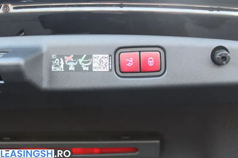 Mercedes-Benz E 200 (Clasa E) din 2024 cu 15.860 km - oferta MER223725 - foto 21