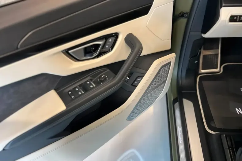 Lamborghini Urus din 2024 cu 24.990 km - oferta LAM223735 - foto 19