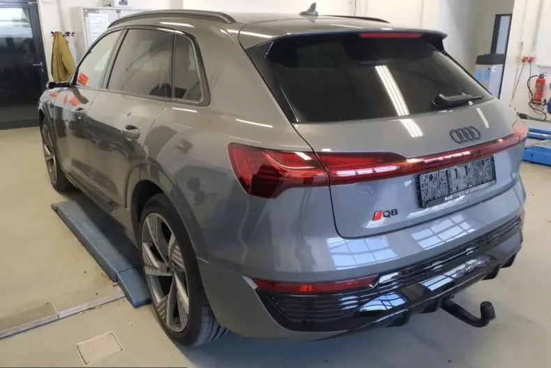 Audi Q8 e-tron din 2024 cu 52.834 km - oferta AUD223738 - foto 3