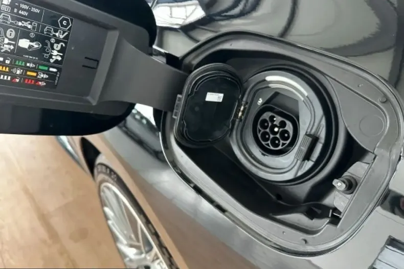 Mercedes-Benz E 53 AMG (Clasa E) din 2025 cu 8.021 km - oferta MER223755 - foto 8