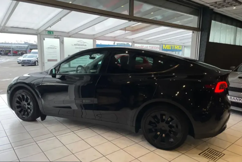 Tesla Model Y din 2023 cu 49.500 km - oferta TES223780 - foto 9