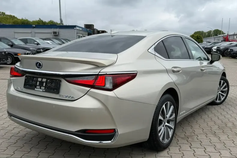 Lexus ES 300 din 2021 cu 60.362 km - oferta LEX223797 - foto 4
