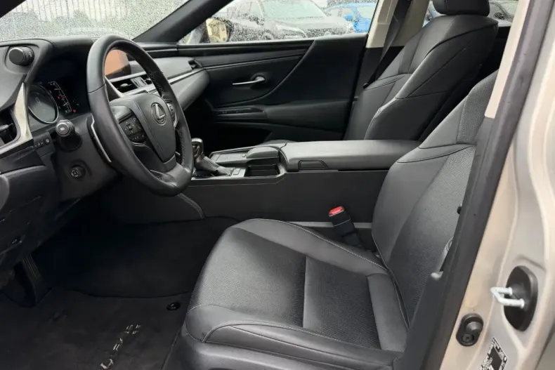 Lexus ES 300 din 2021 cu 60.362 km - oferta LEX223797 - foto 8