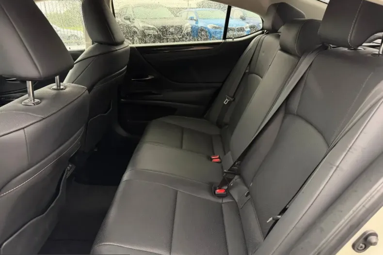 Lexus ES 300 din 2021 cu 60.362 km - oferta LEX223797 - foto 10