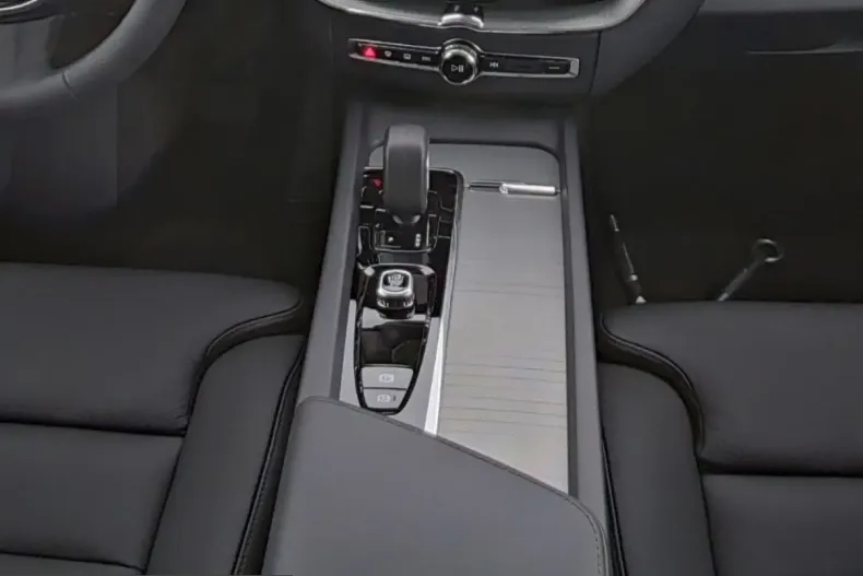 Volvo XC60 din 2025 cu 23.219 km - oferta VOL223815 - foto 6