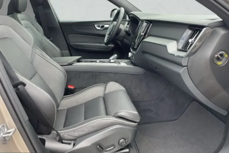 Volvo XC60 din 2024 cu 20.269 km - oferta VOL223818 - foto 3