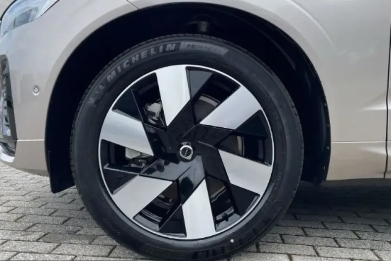 Volvo XC60 din 2024 cu 20.269 km - oferta VOL223818 - foto 9