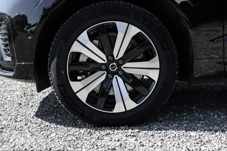 Volvo XC60 din 2024 cu 15.162 km - oferta VOL223822 - foto 3