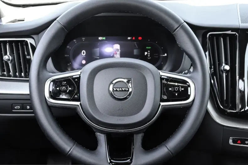 Volvo XC60 din 2024 cu 15.162 km - oferta VOL223822 - foto 6
