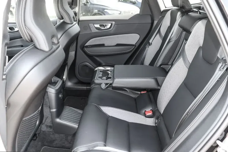 Volvo XC60 din 2024 cu 15.162 km - oferta VOL223822 - foto 14