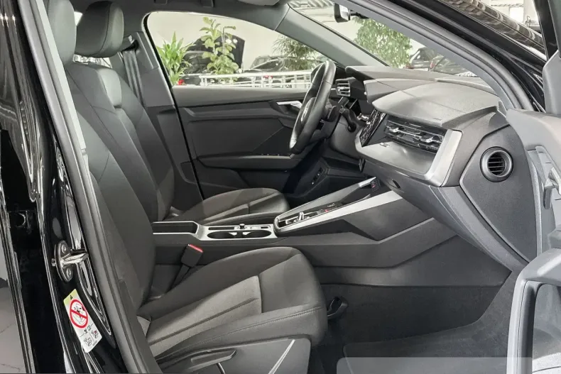 Audi A3 din 2024 cu 8.374 km - oferta AUD223827 - foto 4
