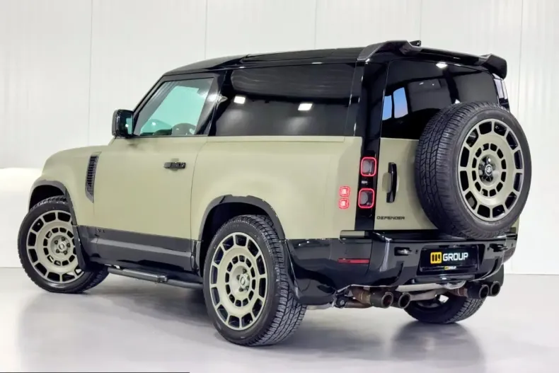 Land Rover Defender din 2023 cu 13.000 km - oferta LAN223829 - foto 3