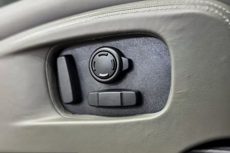 Land Rover Defender din 2023 cu 13.000 km - oferta LAN223829 - foto 17