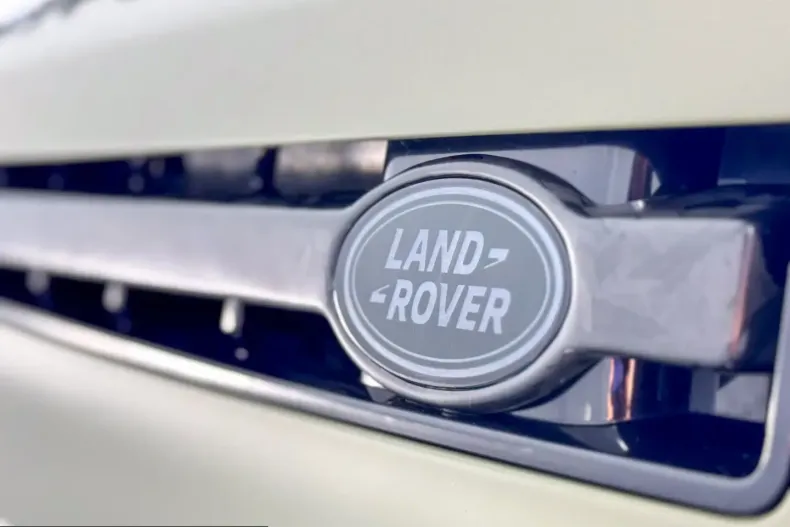 Land Rover Defender din 2023 cu 13.000 km - oferta LAN223829 - foto 25