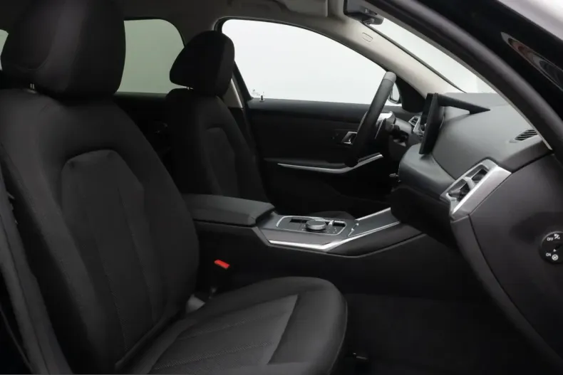 BMW 318i (Seria 3) din 2025 cu 19.123 km - oferta BMW223834 - foto 35