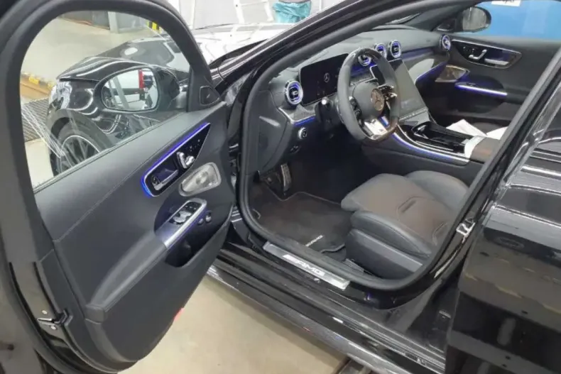 Mercedes-Benz C 63 AMG (Clasa C) din 2024 cu 21.000 km - oferta MER223836 - foto 4