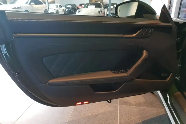 Porsche 992 din 2026 cu 0 km - oferta POR223868 - foto 12