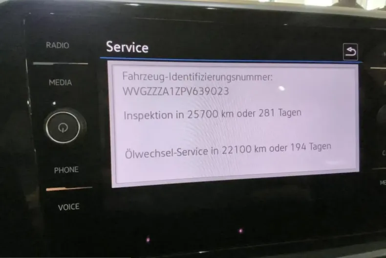 Volkswagen T-Roc din 2023 cu 13.624 km - oferta VOL223879 - foto 18