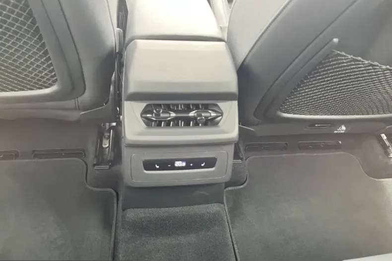 Audi Q6 e-tron din 2025 cu 18.061 km - oferta AUD223881 - foto 16