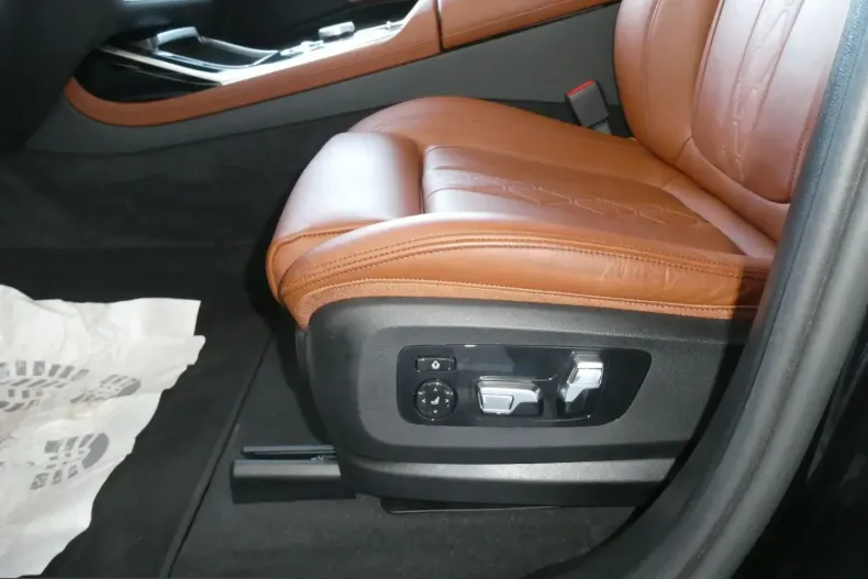 BMW X7 (Seria X) din 2024 cu 37.380 km - oferta BMW223894 - foto 8