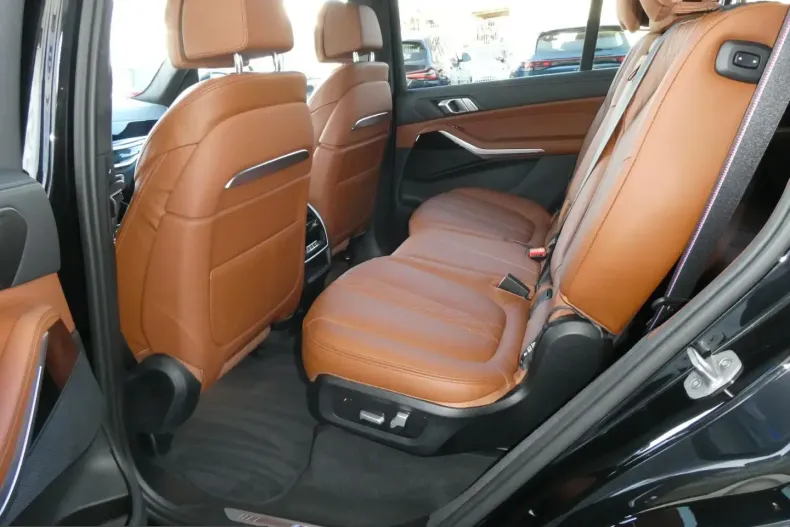 BMW X7 (Seria X) din 2024 cu 37.380 km - oferta BMW223894 - foto 11