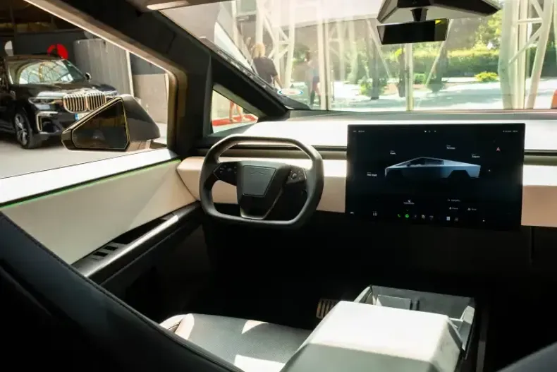 Tesla Cybertruck din 2026 cu 3.000 km - oferta TES223898 - foto 37